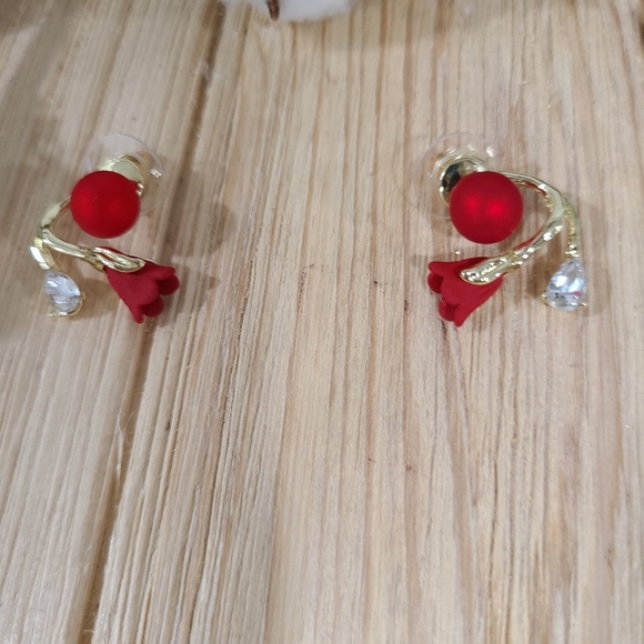 ❤️🌹NEW❤️🌹SUPER GORGEOUS!! Red Rose,CZ, and faux Pearl Ear Climbers ❤️🌹 - Picture 10 of 12